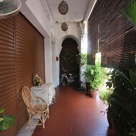 Cocoa Mews Cafe And Homestay Джорджтаун Экстерьер фото
