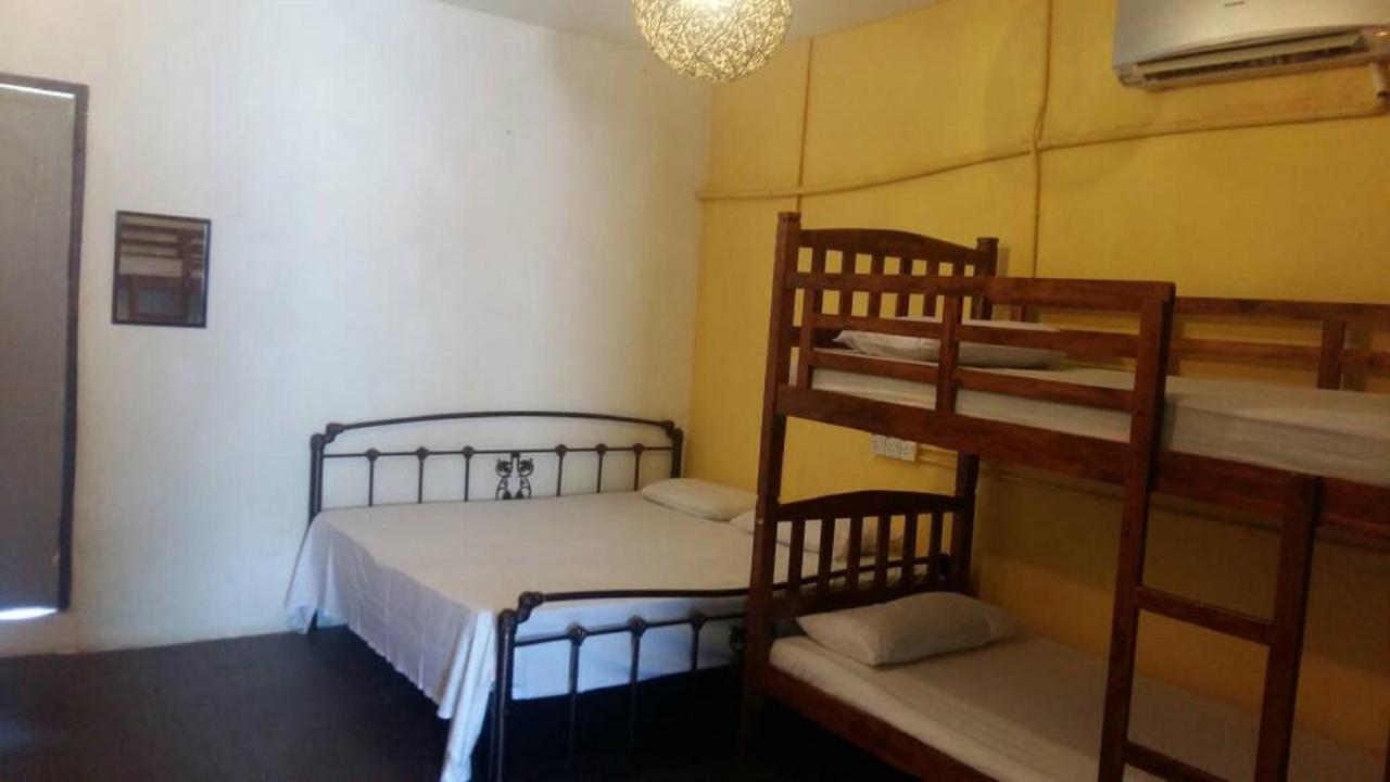 Cocoa Mews Cafe And Homestay Джорджтаун Экстерьер фото