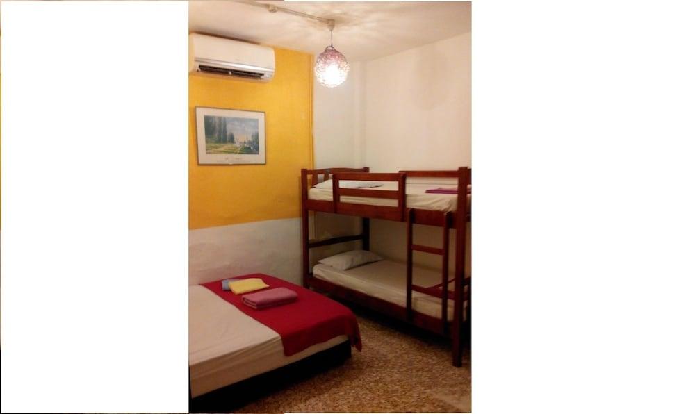 Cocoa Mews Cafe And Homestay Джорджтаун Экстерьер фото