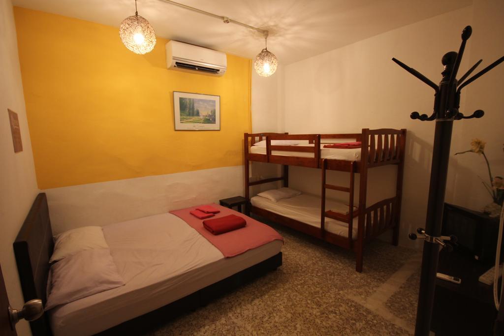 Cocoa Mews Cafe And Homestay Джорджтаун Экстерьер фото