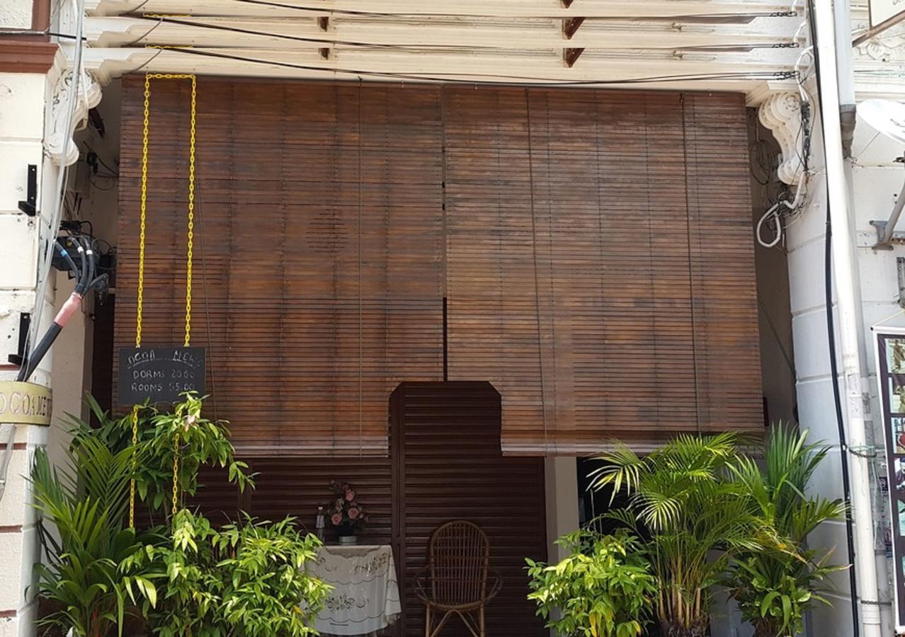 Cocoa Mews Cafe And Homestay Джорджтаун Экстерьер фото