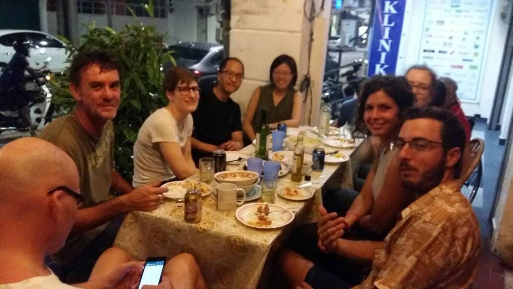 Cocoa Mews Cafe And Homestay Джорджтаун Экстерьер фото